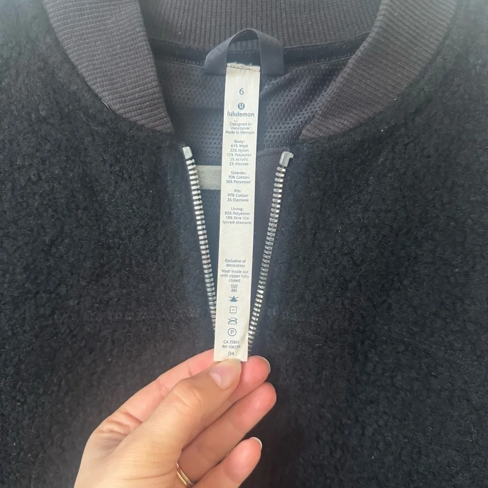 Lululemon Stand Out Sherpa Jacket in Black Size 6 Wool